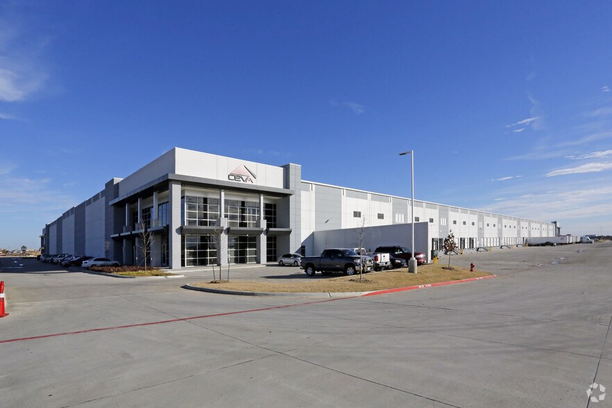 More Photos Of 1101 Interstate 35 W, Fort Worth Unknown For Lease