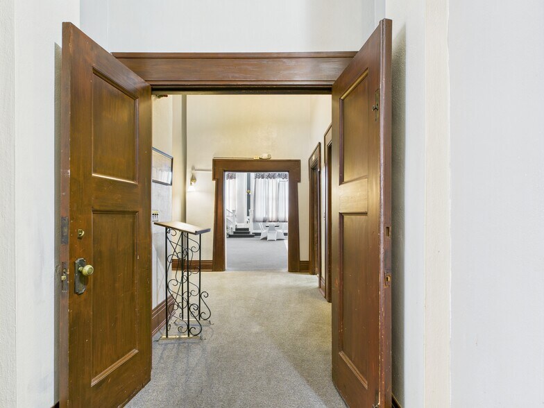 More Photos Of 619 Blondeau St, Keokuk Office For Sale