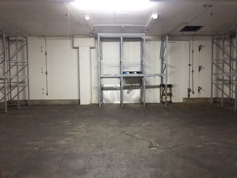 More Photos Of 201 Range Dr, Garland Warehouse For Lease