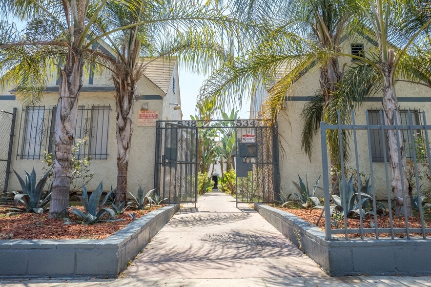 More Photos Of 526-534 W 47th St, Los Angeles Apartments For Sale