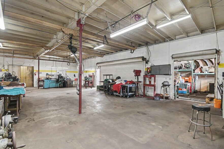 More Photos Of 1235-1239 Cushman Ave, San Diego Service For Sale