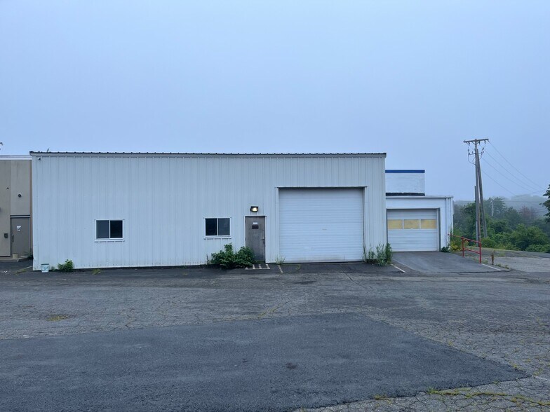 More Photos Of 207 Highland Ave, Salem Light Distribution For Lease