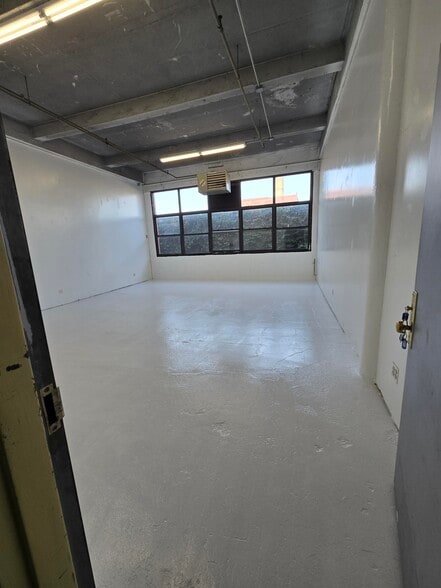 More Photos Of 52-07 Flushing Ave, Maspeth Warehouse For Lease