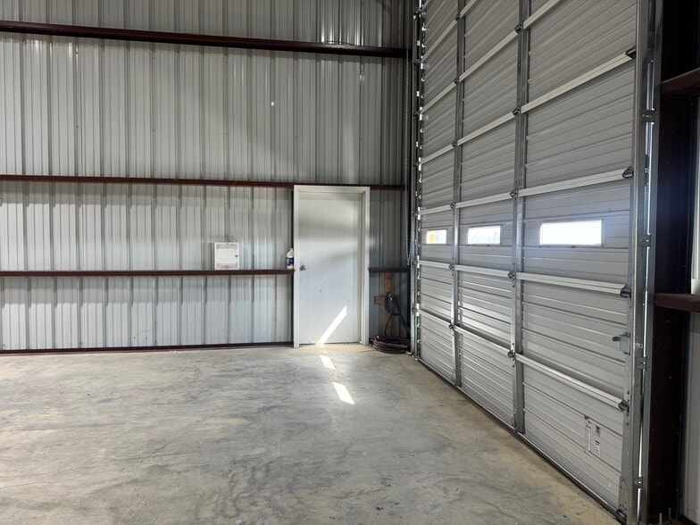 More Photos Of 10105 US-67, Alvarado Warehouse For Lease