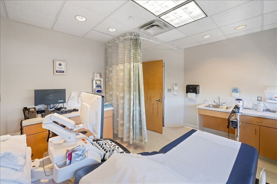 More Photos Of 333 Old Hook Rd, Westwood Medical For Sale