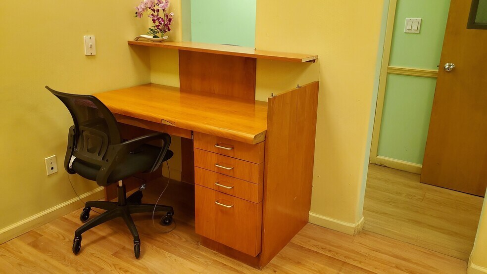 More Photos Of 16040 78th Rd, Flushing Medical For Lease