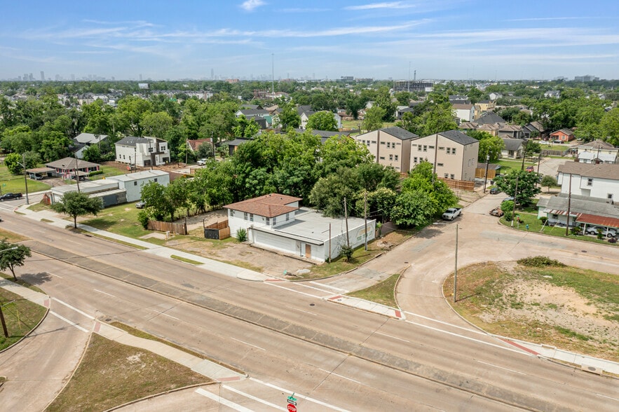 More Photos Of 3319 Airline Dr, Houston Flex For Lease
