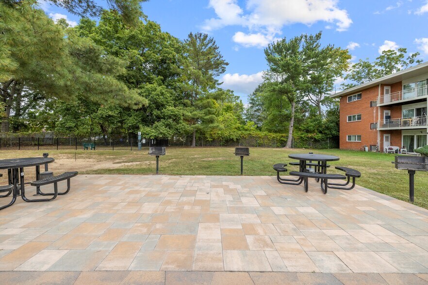 More Photos Of 310 Caroline Ave, La Plata Apartments For Sale