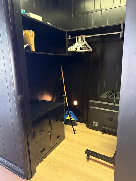 More Photos Of 2053 S Waverly Ave, Springfield Office For Sale