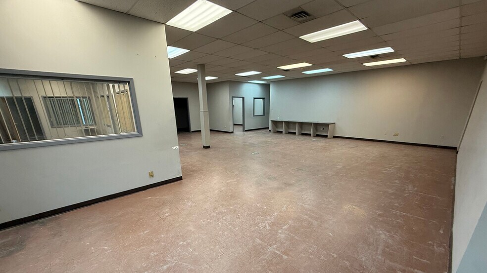More Photos Of 574 Erin St, Winnipeg Office For Lease