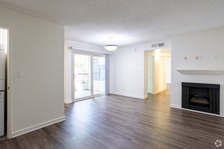 More Photos Of 7230 Franklin Ave, Los Angeles Apartments For Sale