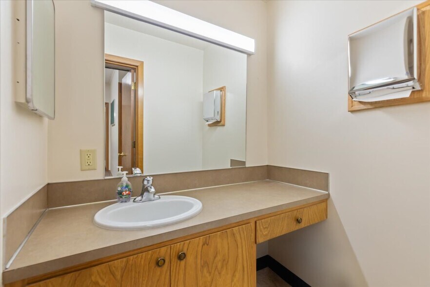 More Photos Of 127 Pearl St, Council Bluffs Office For Lease