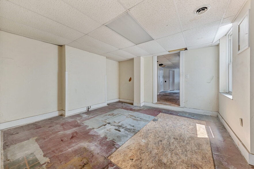 More Photos Of 628 Smithfield St, Pittsburgh Restaurant For Sale