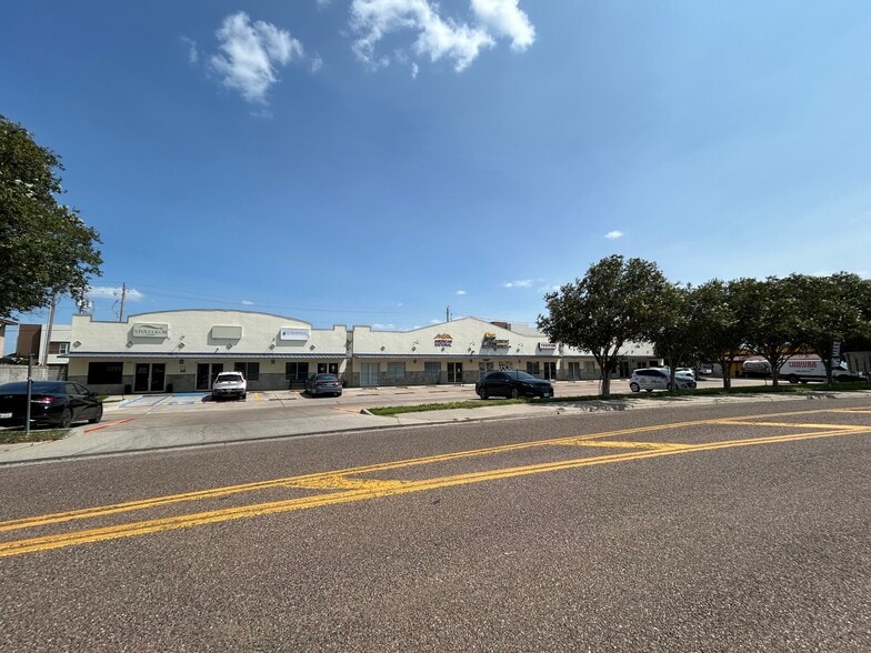 Primary Photo Of 9803 Sterling Loop, Laredo Storefront Retail Office For Sale