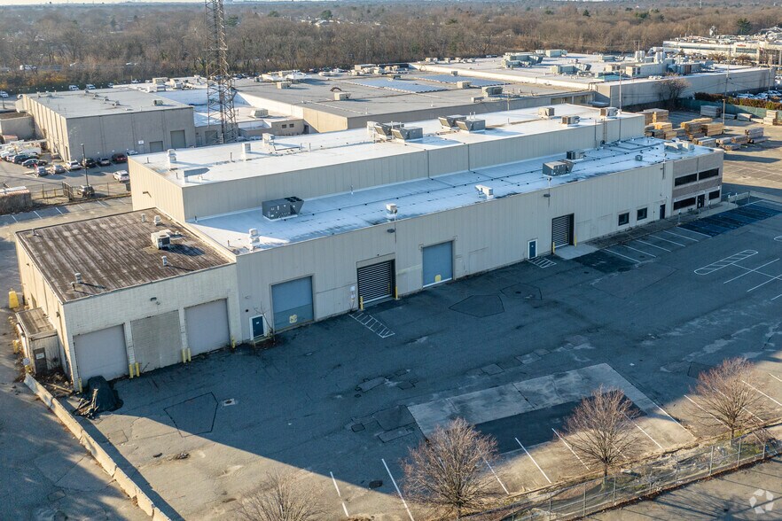 More Photos Of 1198 Prospect Ave, Westbury Warehouse For Lease