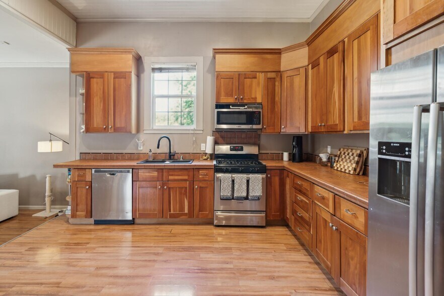 More Photos Of 4473 Railroad Ave, Pleasanton Storefront Retail Residential For Sale