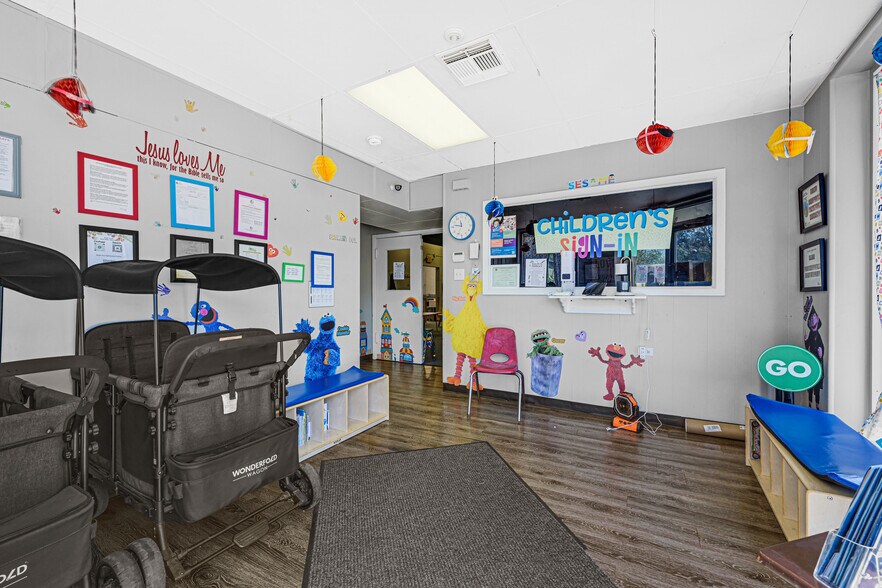 More Photos Of 2000 Cedar Dr, La Marque Freestanding For Sale