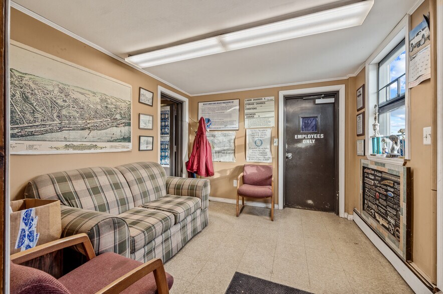 More Photos Of 15 King Spring Rd, Windsor Locks Auto Repair For Sale