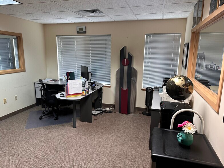 More Photos Of 1449 Old Waterbury Rd, Southbury Office For Lease