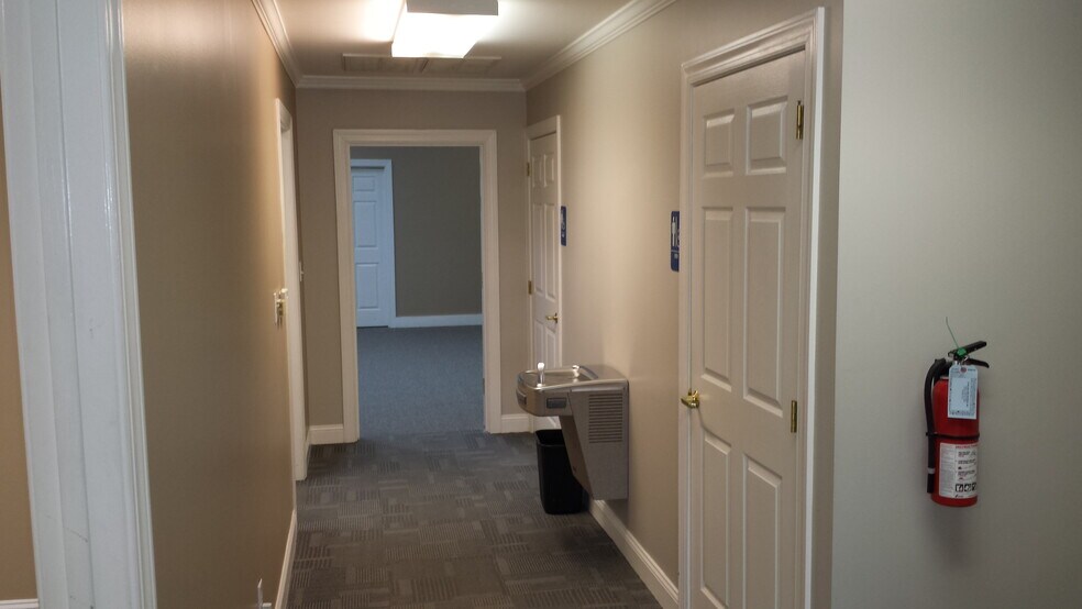 More Photos Of 428-438 Crompton St, Charlotte Light Distribution For Sale