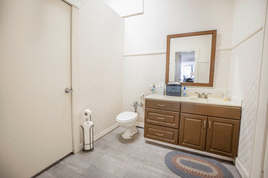 More Photos Of 572 1st Ave N, Saint Petersburg Storefront Retail Office For Lease