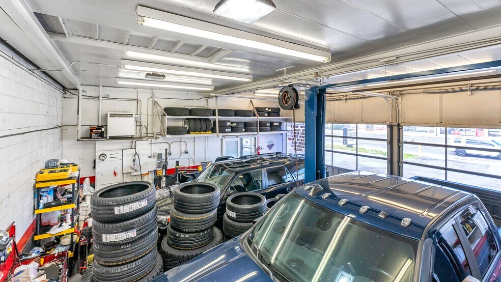 More Photos Of 3410 Aviation Blvd, Redondo Beach Auto Repair For Sale