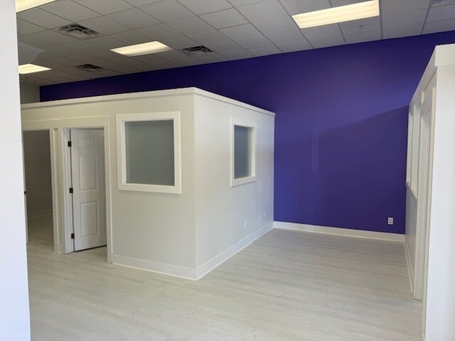More Photos Of 211 Village Commons Blvd, Camarillo Storefront Retail Residential For Lease