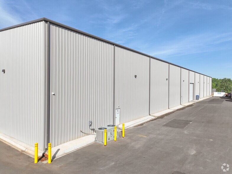 More Photos Of 4690 Polo Gate Blvd, Charlotte Warehouse For Sale