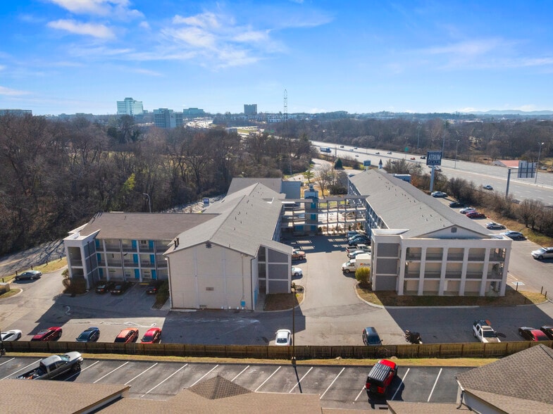 More Photos Of 2425 Atrium Way, Nashville Apartments For Sale