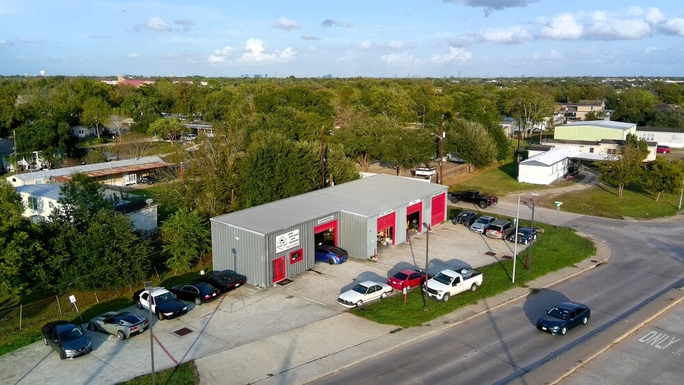 Primary Photo Of 15330 W Bellfort St, Sugar Land Auto Repair For Sale