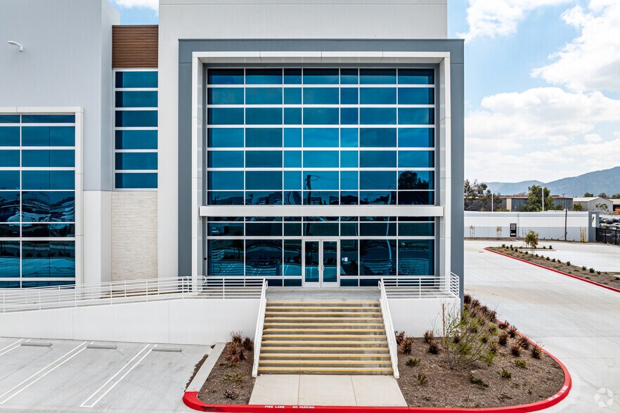 More Photos Of 14801 Slover Ave, Fontana Warehouse For Lease