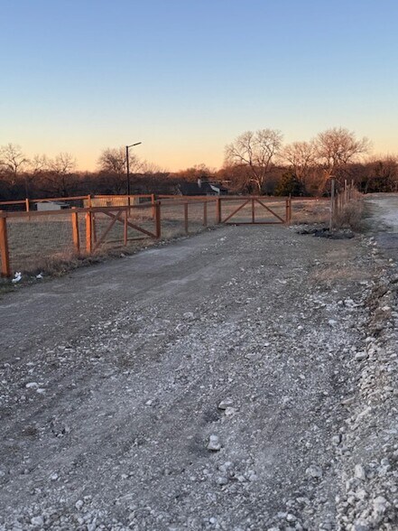 More Photos Of 2895 County Road 341, McKinney Land For Lease