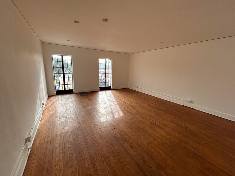 More Photos Of 2057-2061 N Los Robles Ave, Pasadena General Retail For Lease