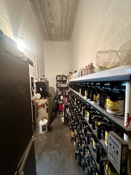 More Photos Of 1002 SE 9th St, Cape Coral Service For Sale