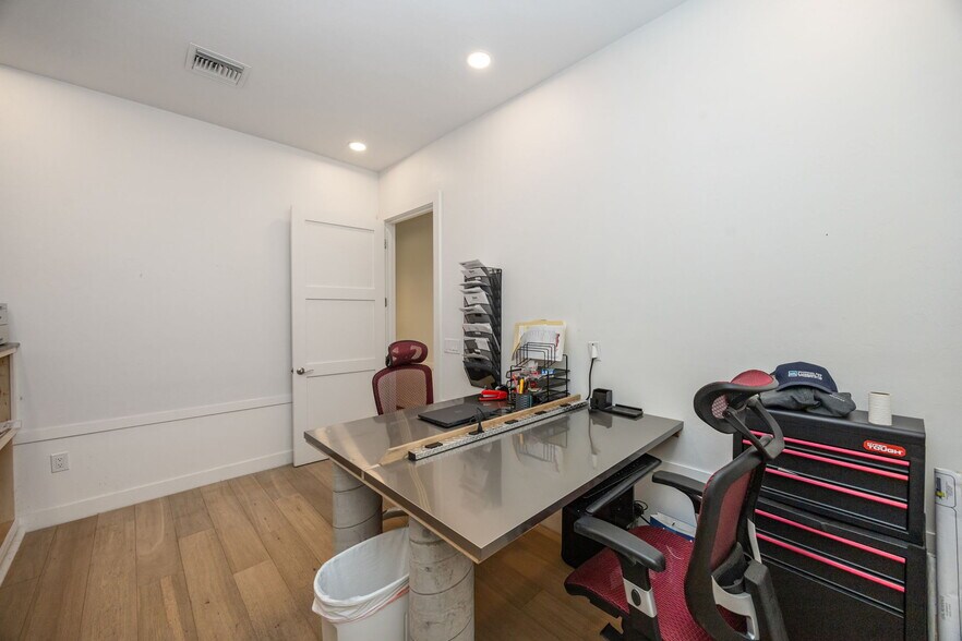 More Photos Of 1011-1065 5th Ave N, Naples Office Residential For Sale