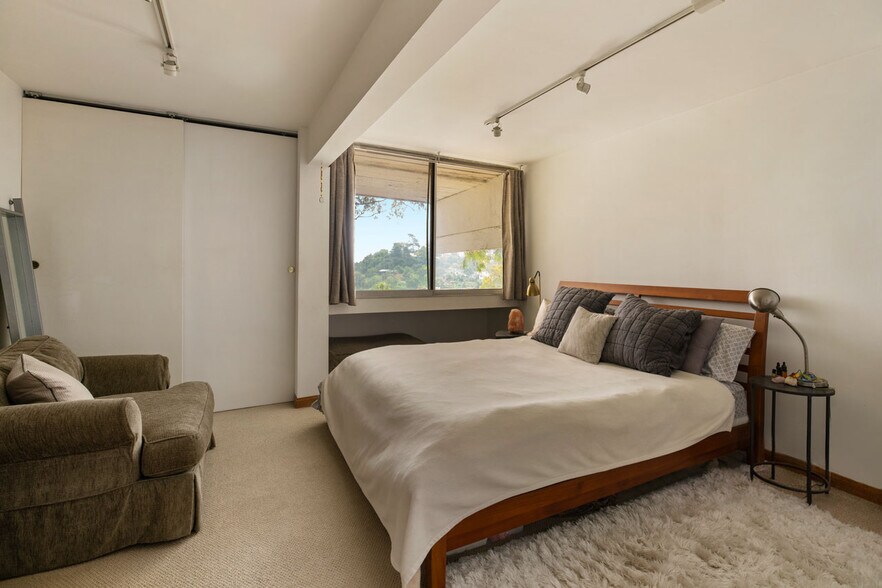 More Photos Of 2330 Silver Ridge Ave, Los Angeles Apartments For Sale