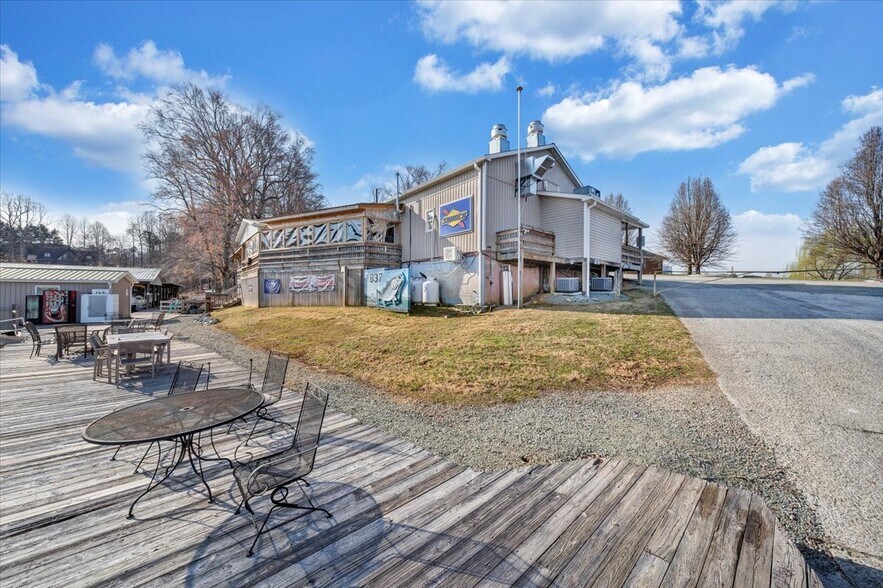 More Photos Of 2200 Old Salem School Rd, Union Hall Marina For Sale