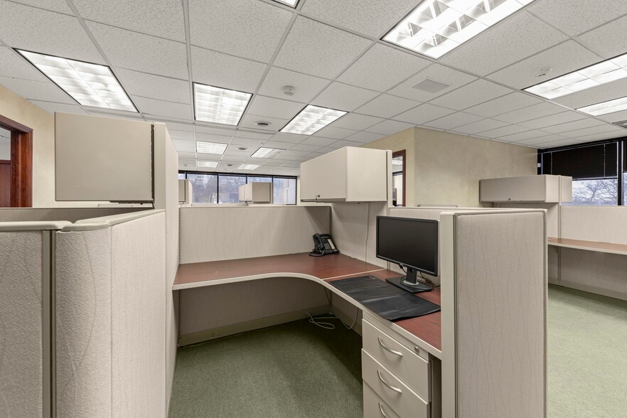 More Photos Of 10S660 Kingery Hwy, Willowbrook Office For Sale