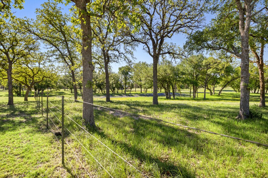 More Photos Of 13744 Us Highway 281 N, Round Mountain Flex For Sale