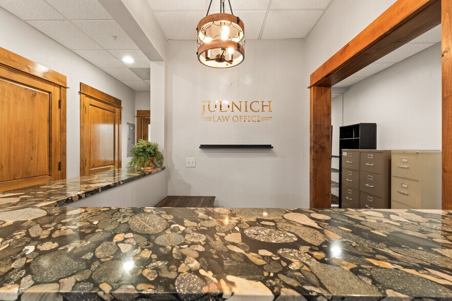 More Photos Of 1940 W Dickerson St, Bozeman Office For Sale