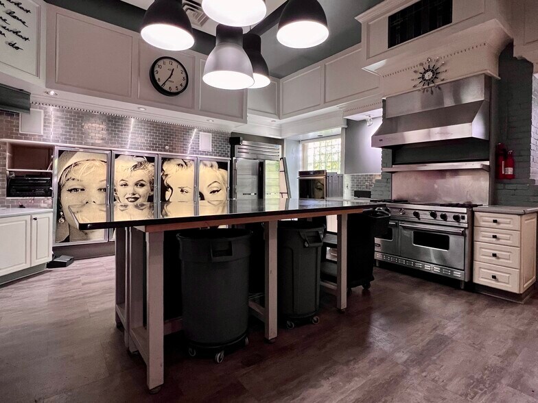 More Photos Of 3030 Jane St, Pittsburgh Warehouse For Lease