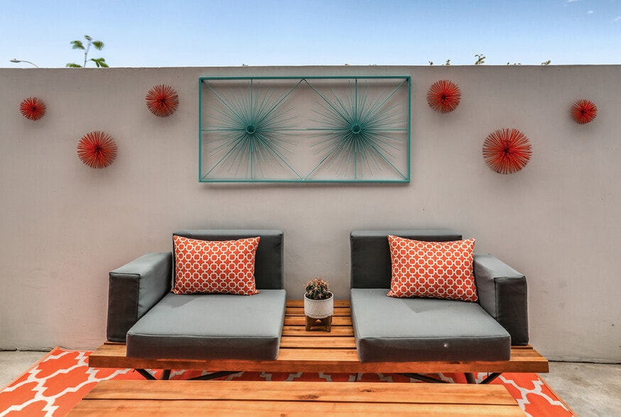 More Photos Of 225 W Baristo Rd, Palm Springs Hotel For Sale