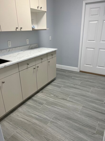 More Photos Of 16578 N Dale Mabry Hwy, Tampa Office For Sale