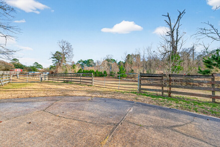 More Photos Of 8911 West Ln, Magnolia Office For Sale