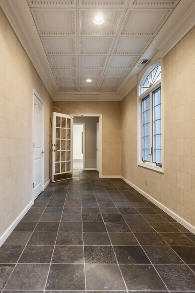 More Photos Of 6575 N College Ave, Indianapolis General Retail For Sale