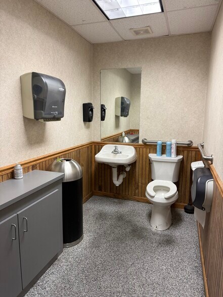 More Photos Of 303 E Parson St, Galion Manufacturing For Sale