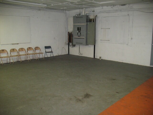 More Photos Of 318 E Broadway St, Shelbyville Light Manufacturing For Sale