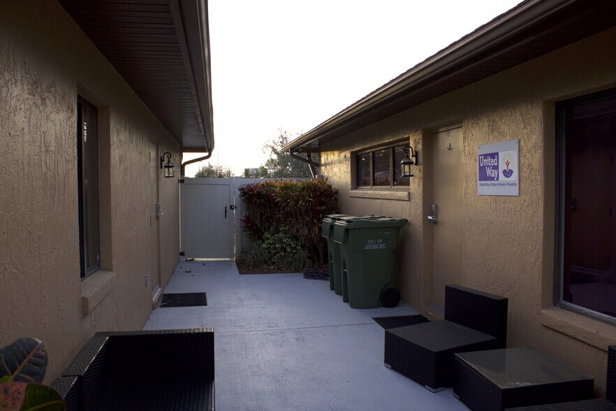 More Photos Of 32644 Blossom ln, Leesburg Office For Sale