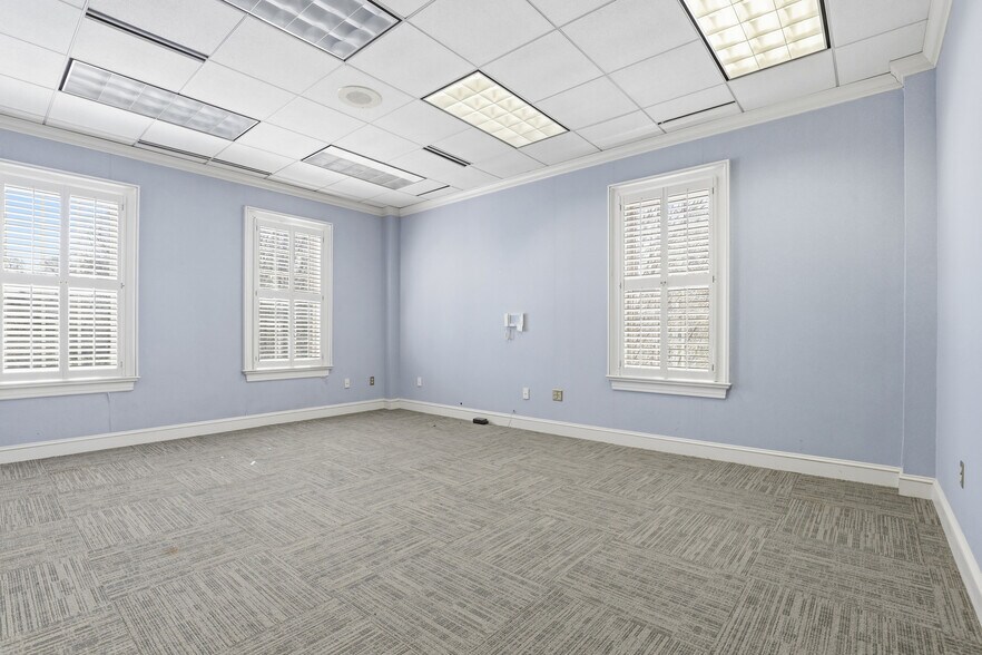 More Photos Of 201 W Main St, Laurens Medical For Lease