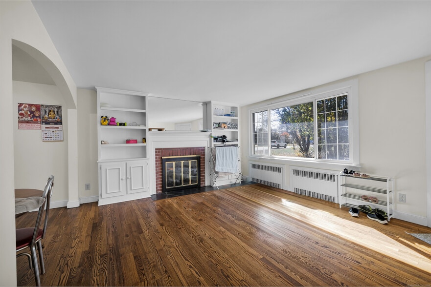 More Photos Of 93 Elm St, Old Saybrook Restaurant For Sale